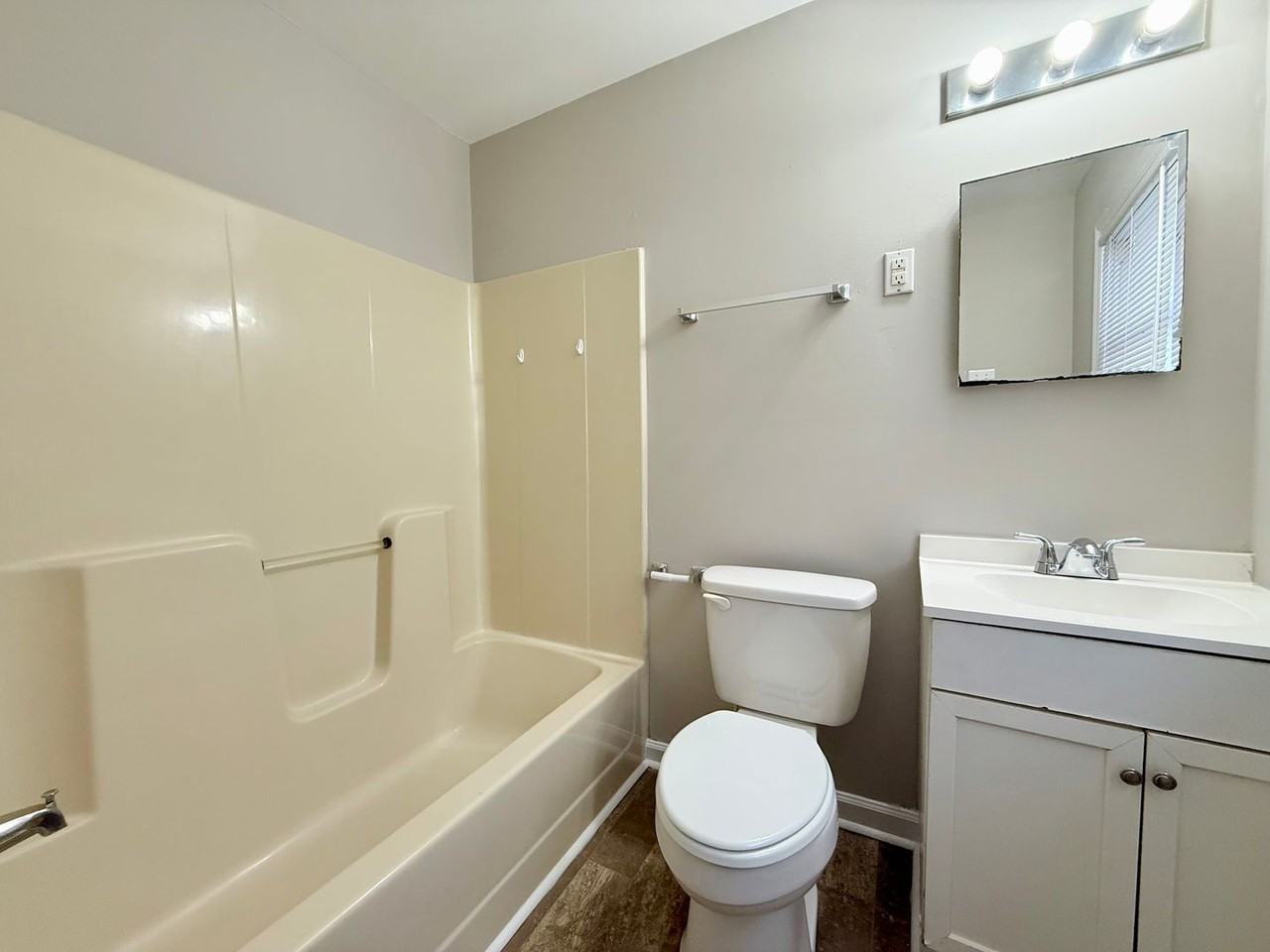 409 N Crigler St - Photo 7 of 13