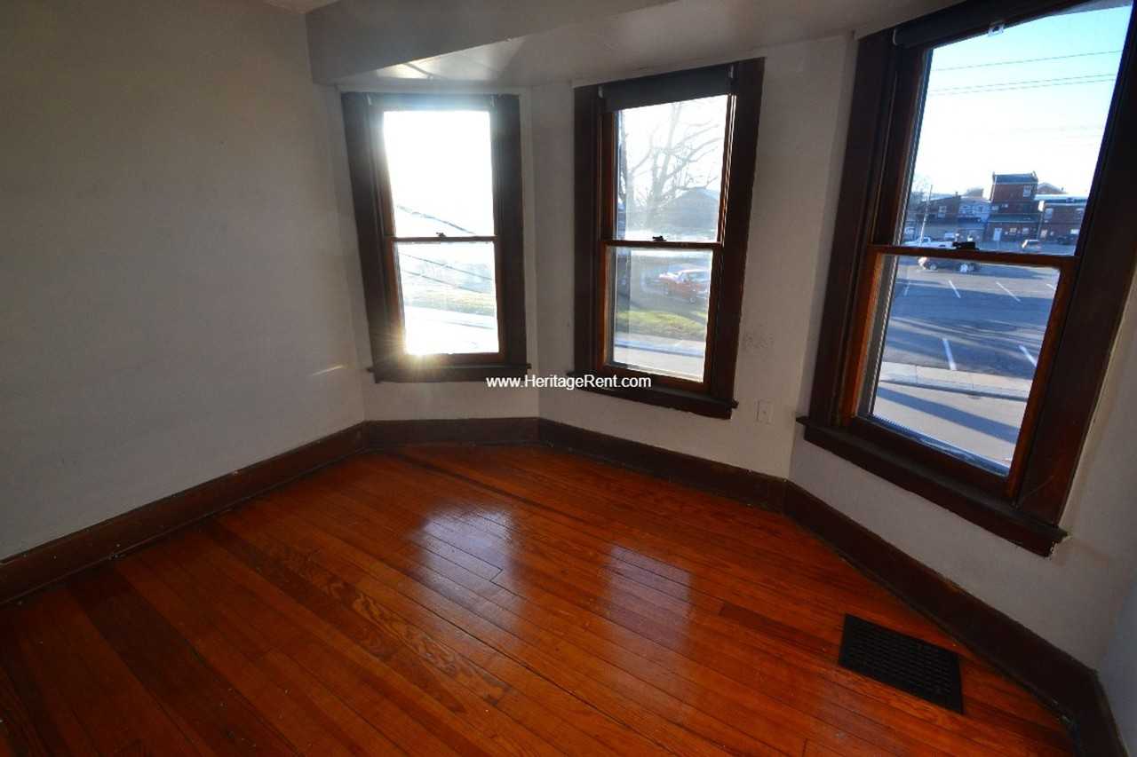 207 Park Ave - Photo 4 of 11