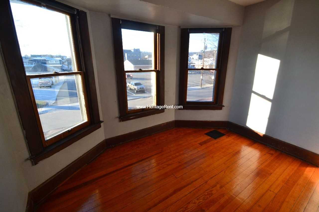 207 Park Ave - Photo 5 of 11