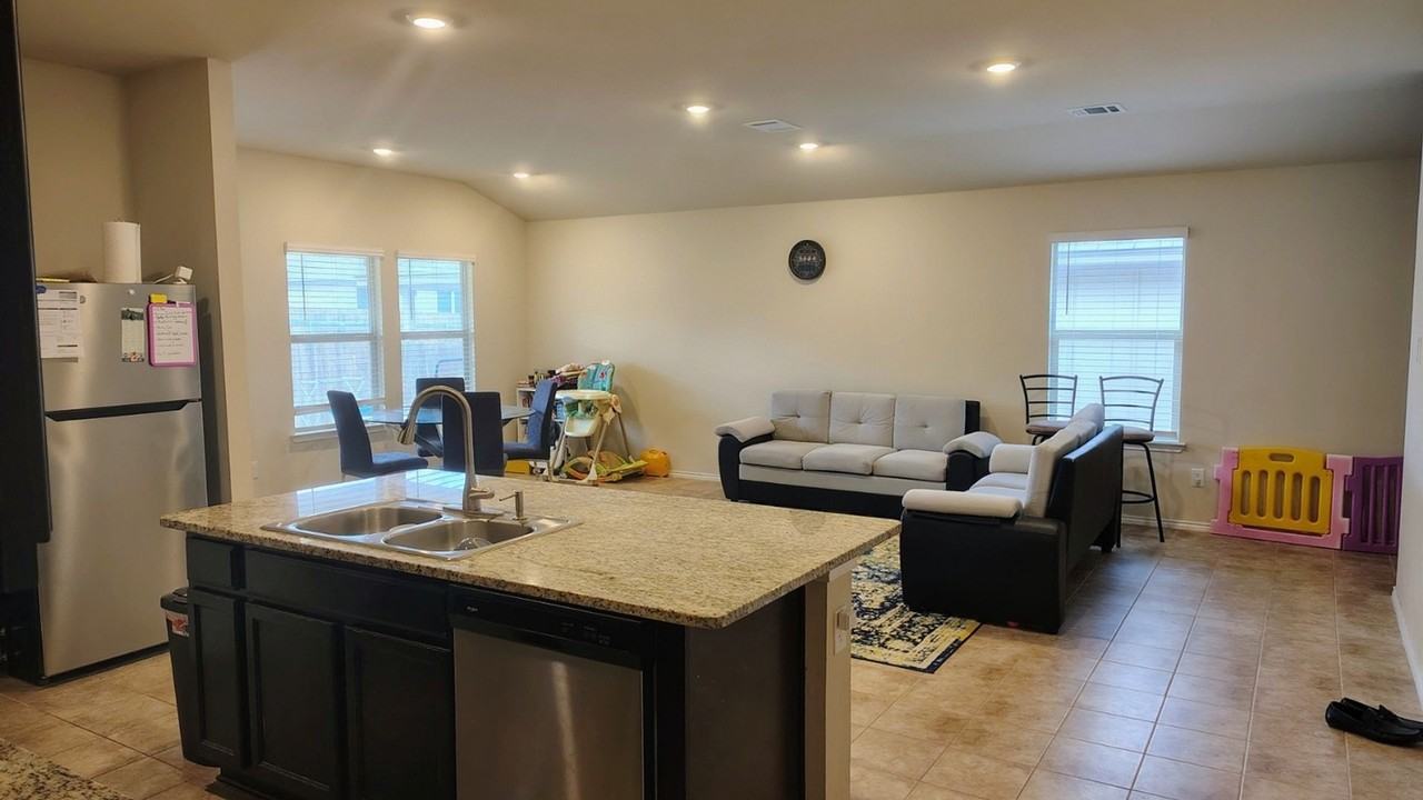 9609 Falme Ln - Photo 3 of 16