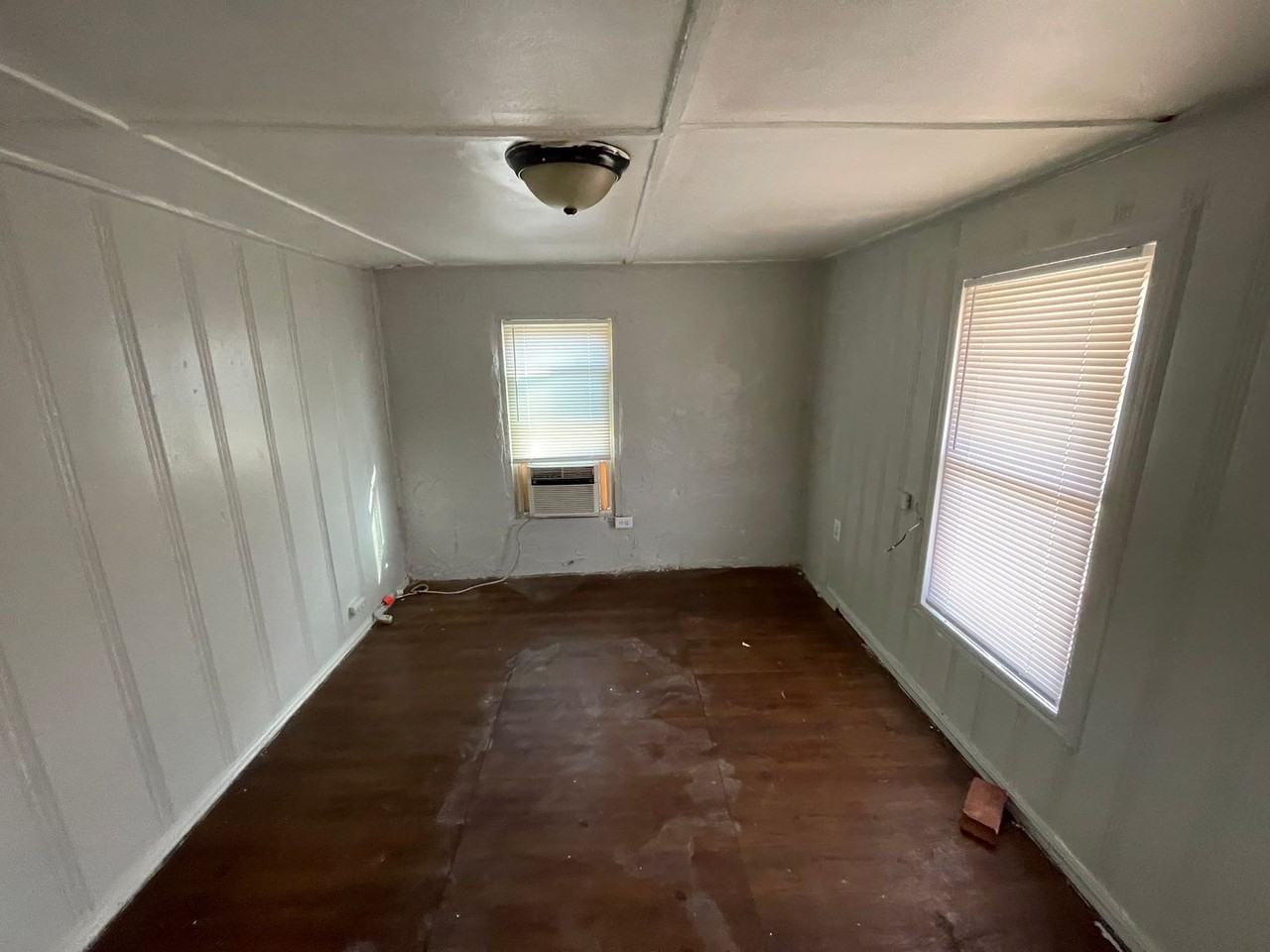 2910 S 15th St - Photo 2 of 2