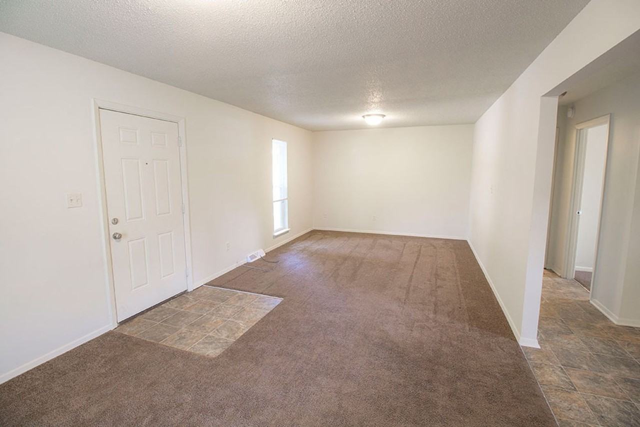 210 Wheaton Ct - Photo 6 of 33