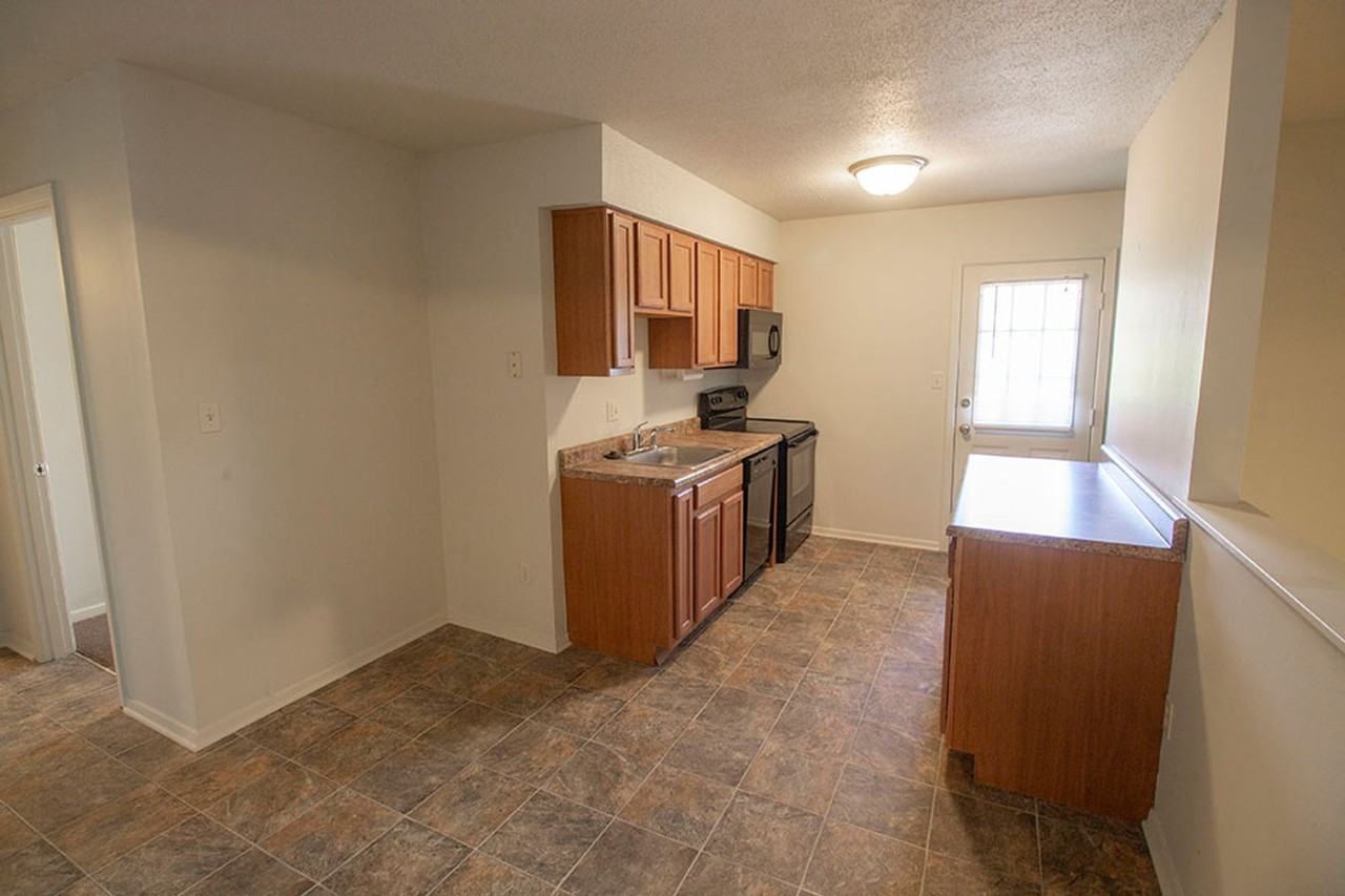 210 Wheaton Ct - Photo 7 of 33