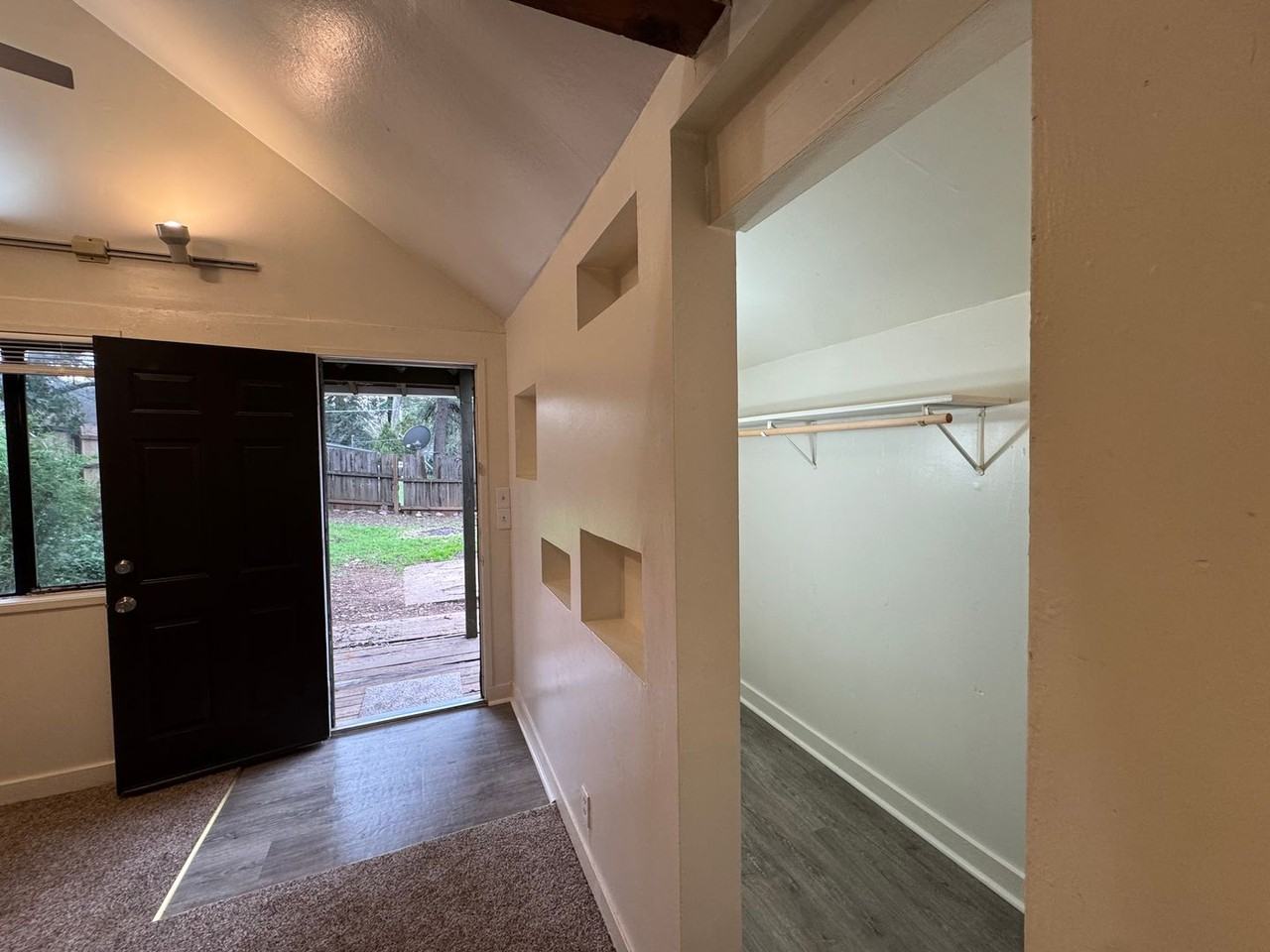 18551 N Cherry Creek Rd - Photo 3 of 14