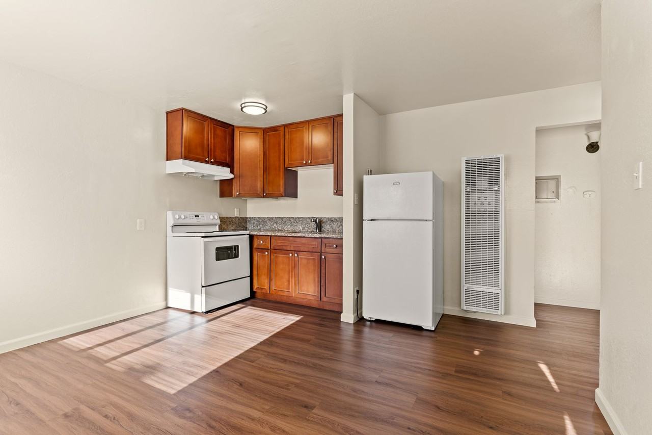 9635 Plymouth St #02 - Photo 5 of 13