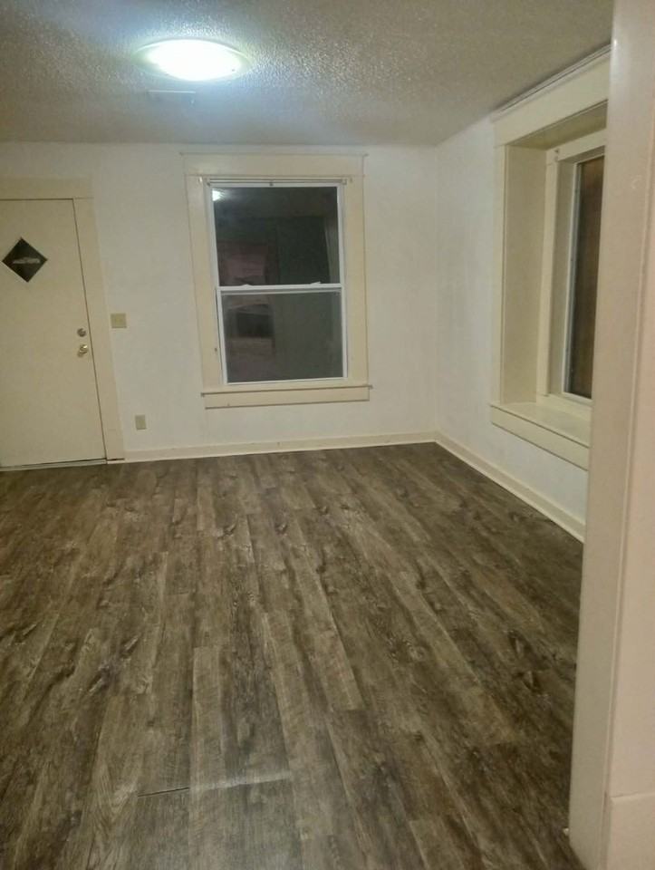 1209 S Malcolm Ave - Photo 2 of 11