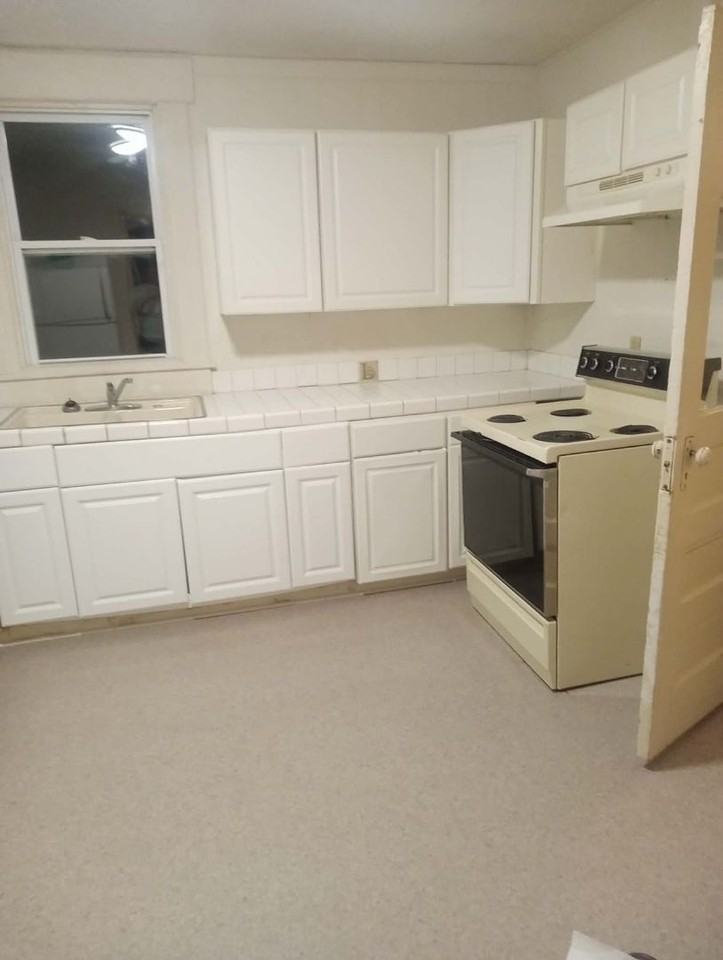 1209 S Malcolm Ave - Photo 4 of 11