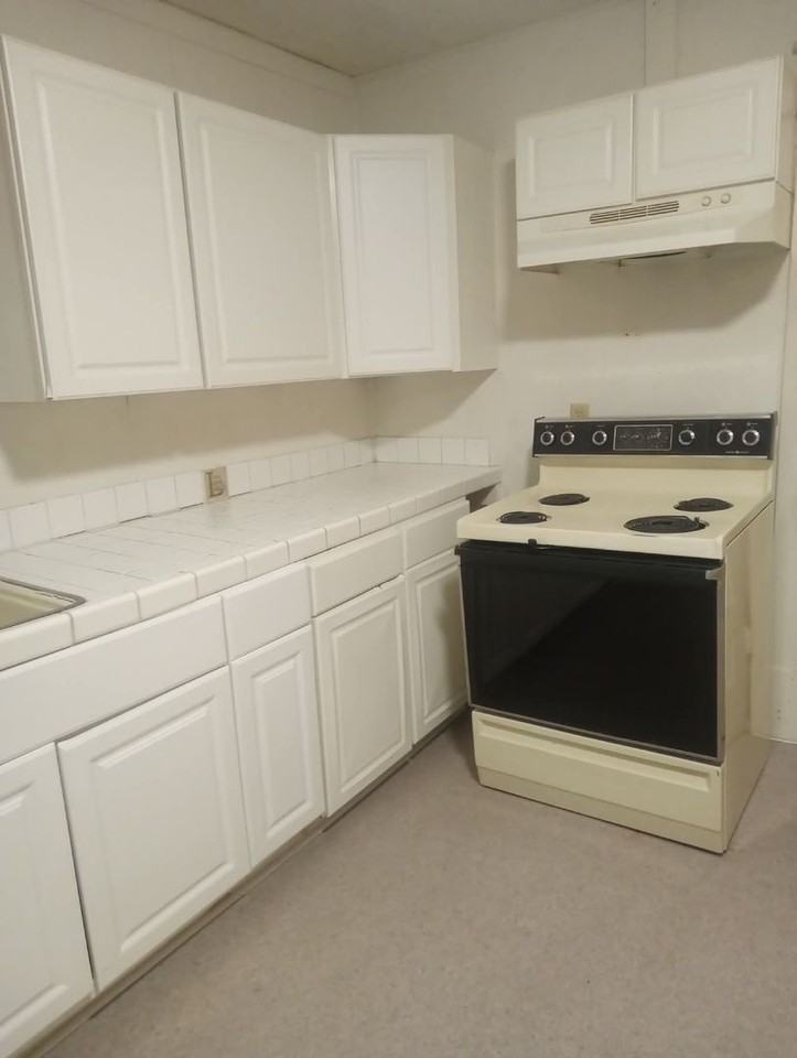 1209 S Malcolm Ave - Photo 5 of 11