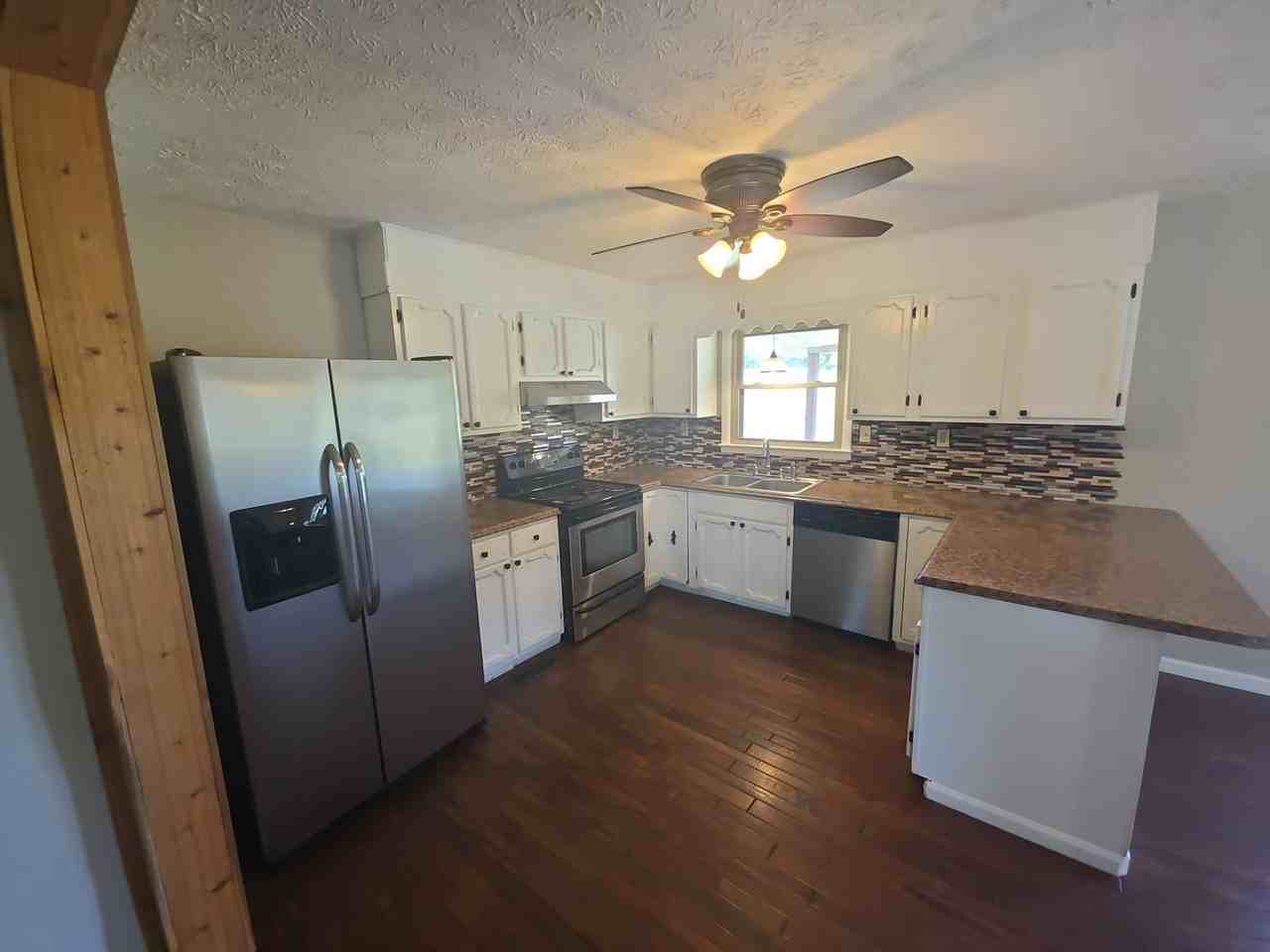 139 Moore Rd - Photo 3 of 20