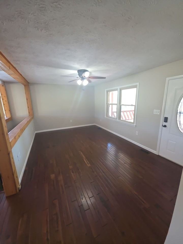 139 Moore Rd - Photo 5 of 20