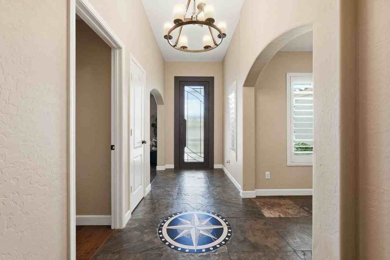 1426 N Omaha Cir - Photo 5 of 47