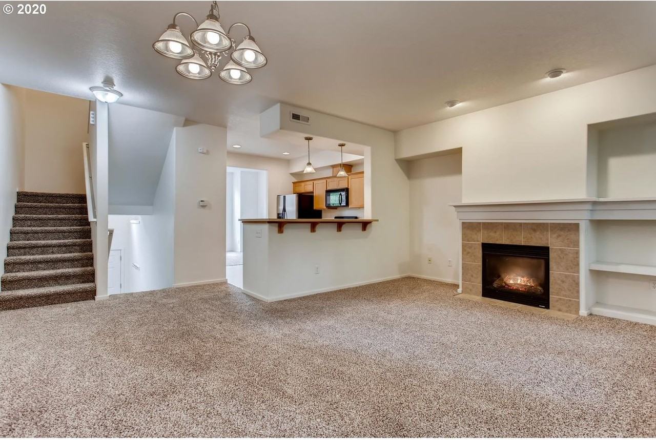 2143 Ne Sheffield Ave - Photo 6 of 32