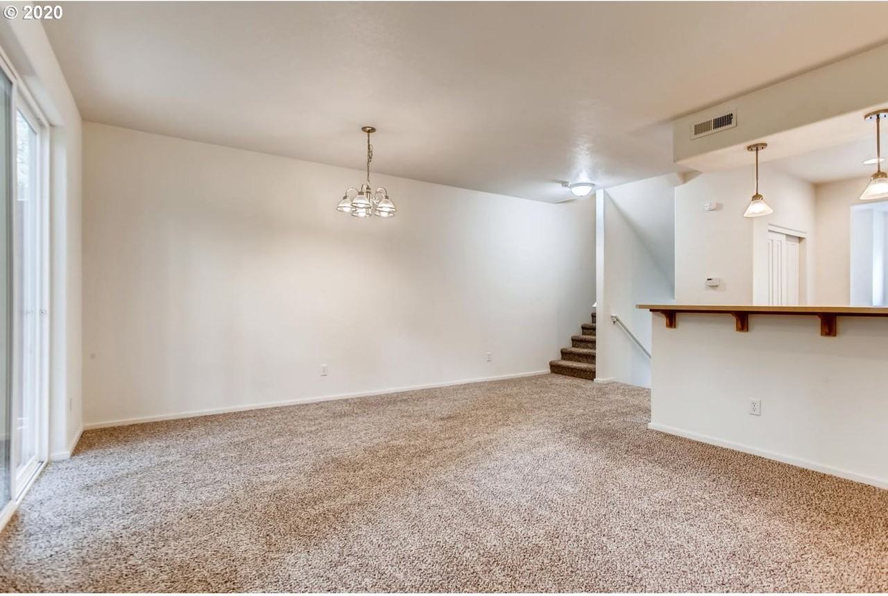 2143 Ne Sheffield Ave - Photo 7 of 32