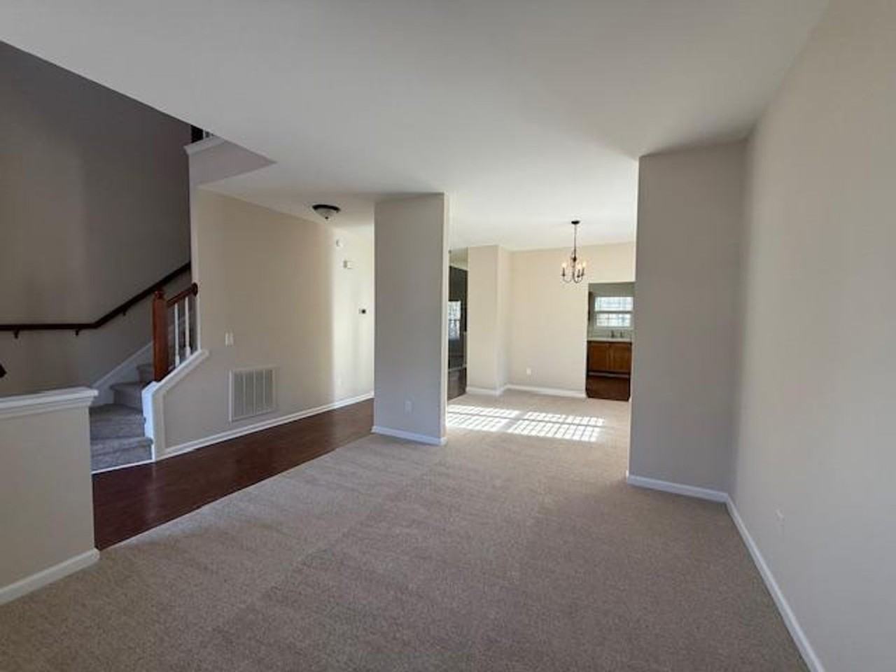 201 Holmby Ct - Photo 3 of 22
