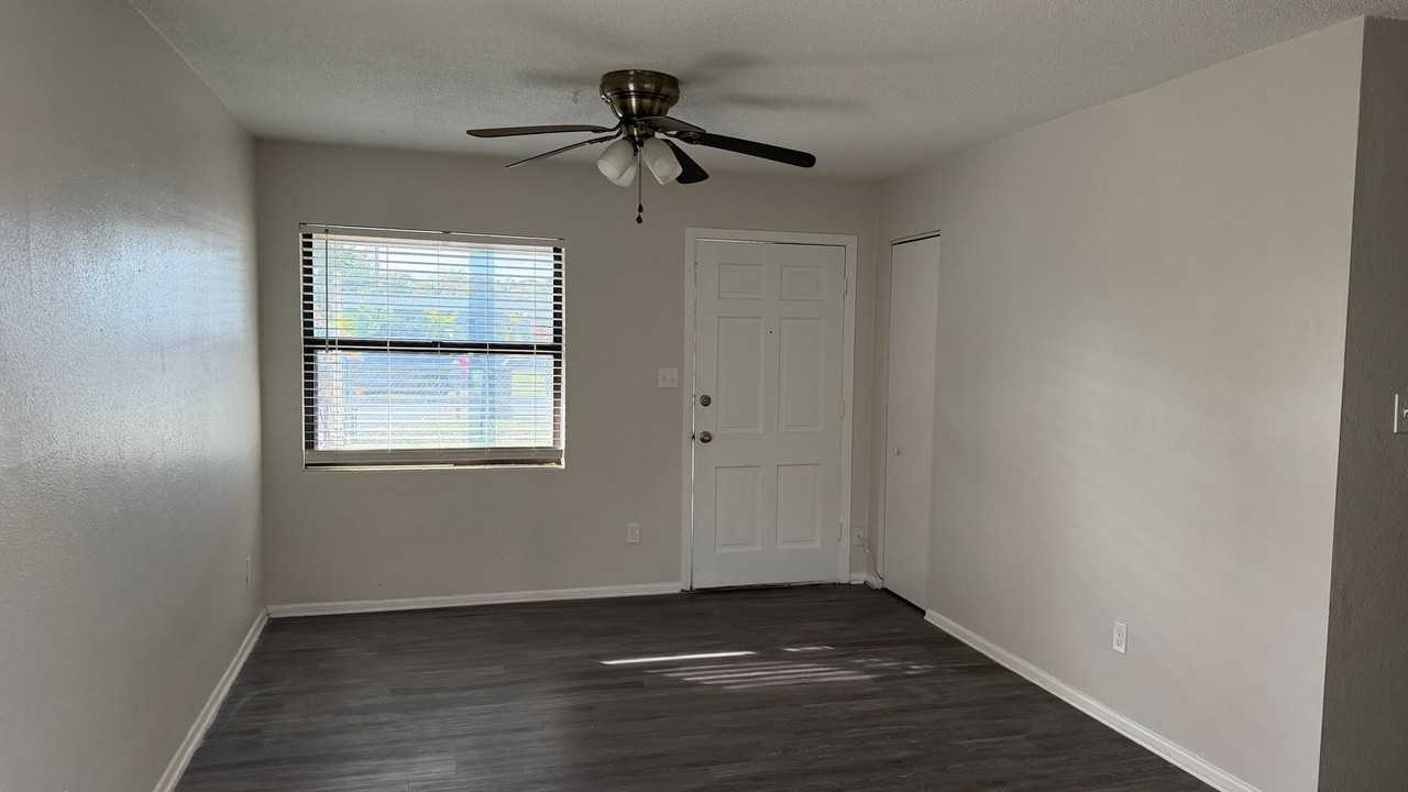 5123 Turnbull Dr - Photo 2 of 9