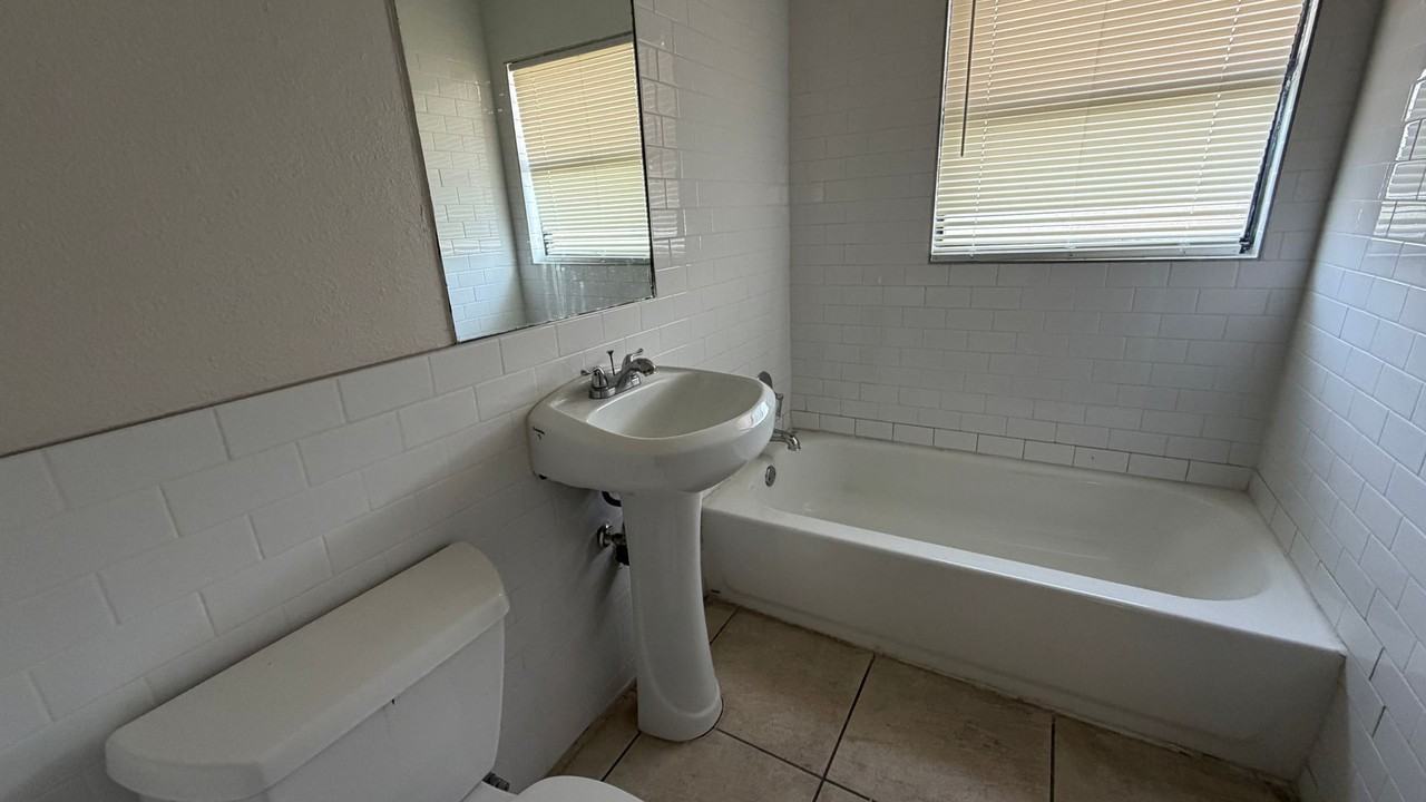 5123 Turnbull Dr - Photo 7 of 9