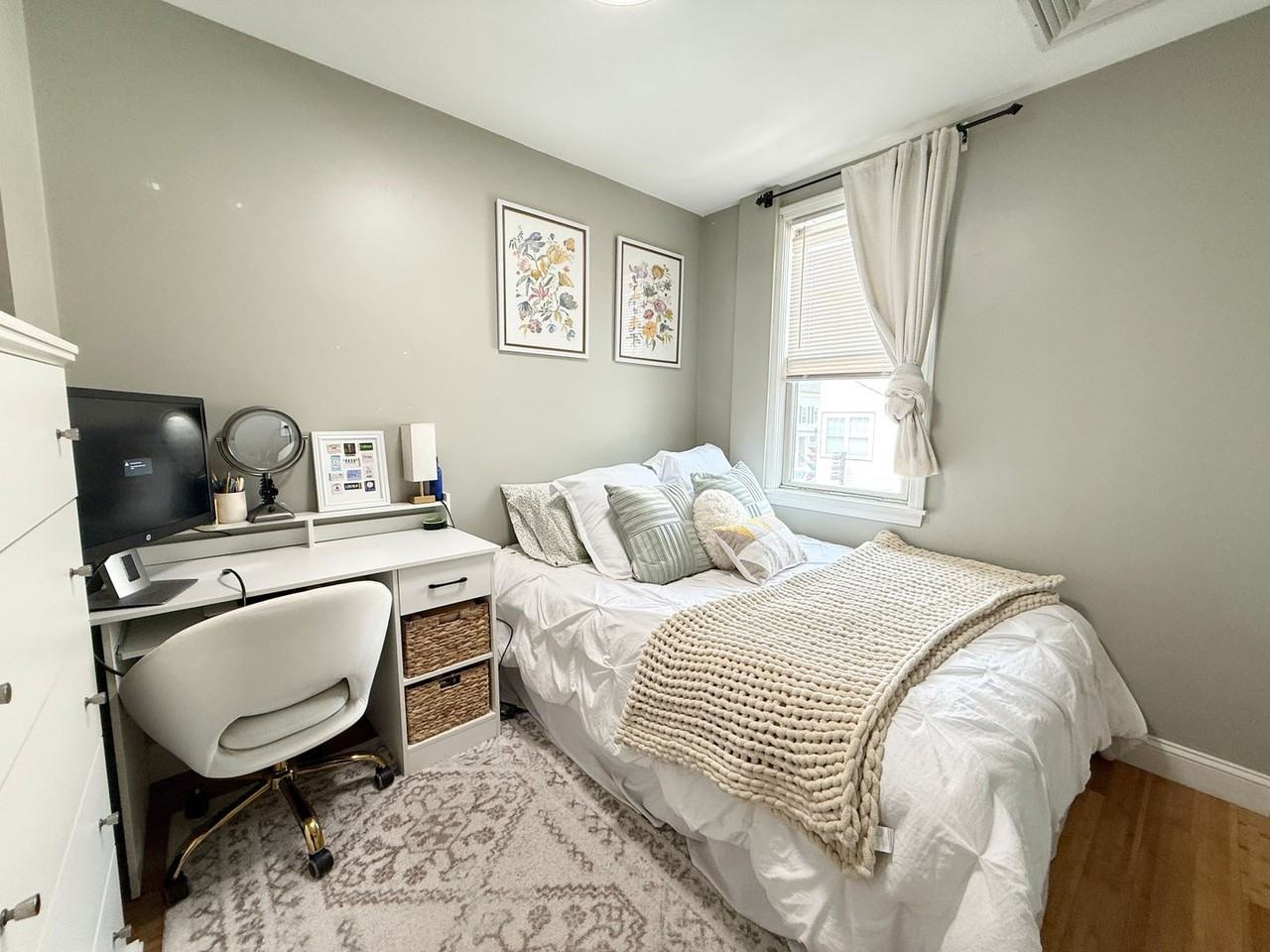 201 W 3rd St - Photo 4 of 14