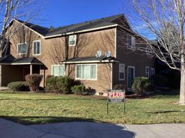 featured image of 1813 Sw Reindeer Ave