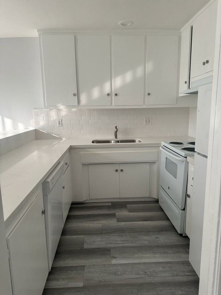 Manhattan Beach Blvd - Photo 7 of 35