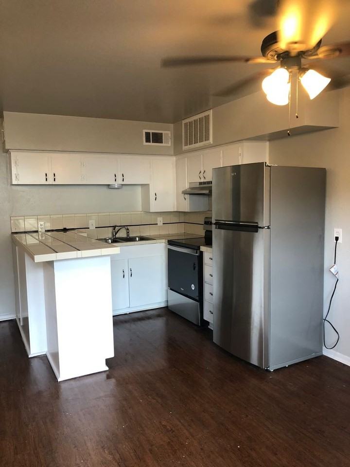 308 Smith St - Photo 2 of 6