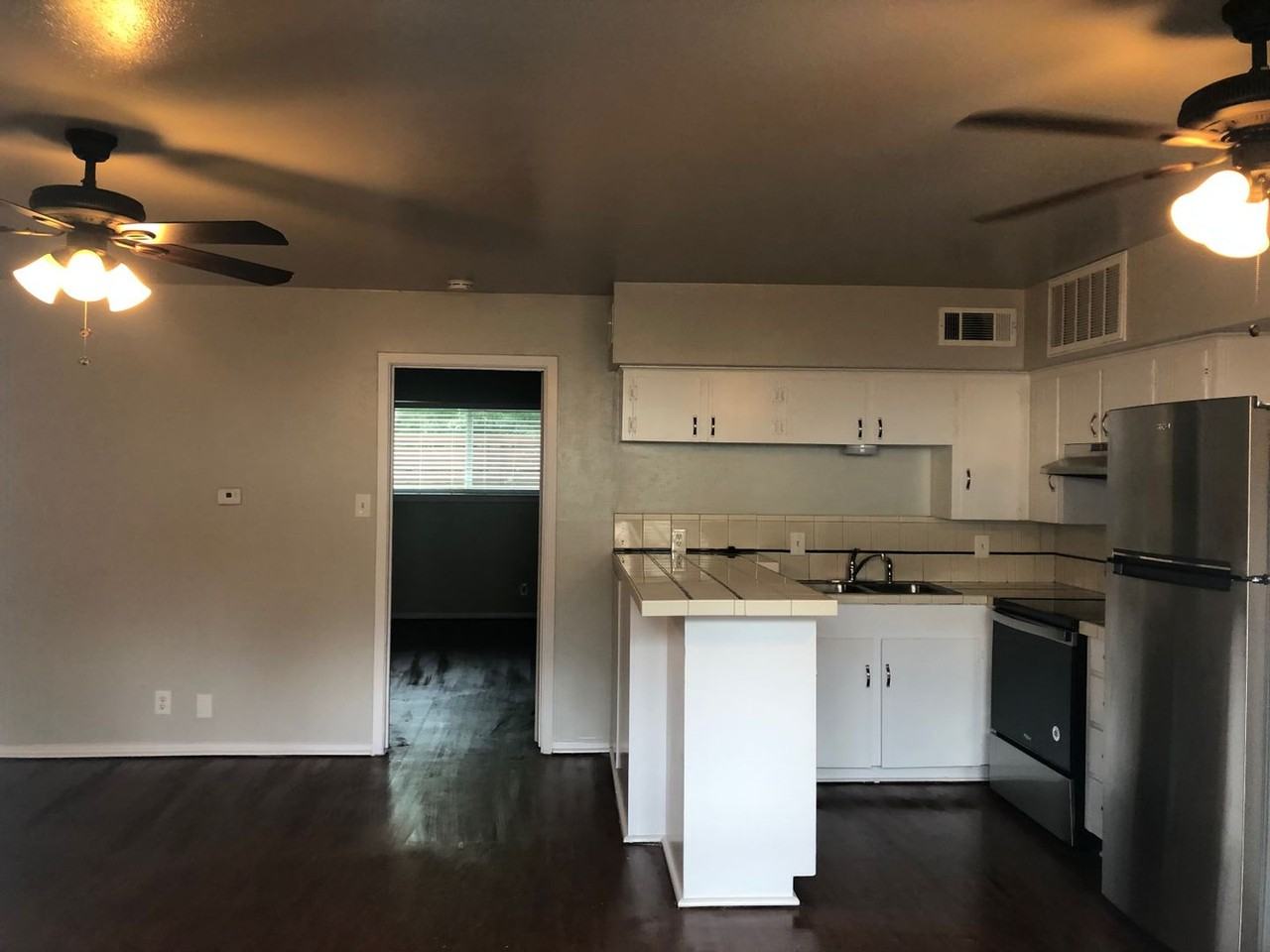 308 Smith St - Photo 4 of 6