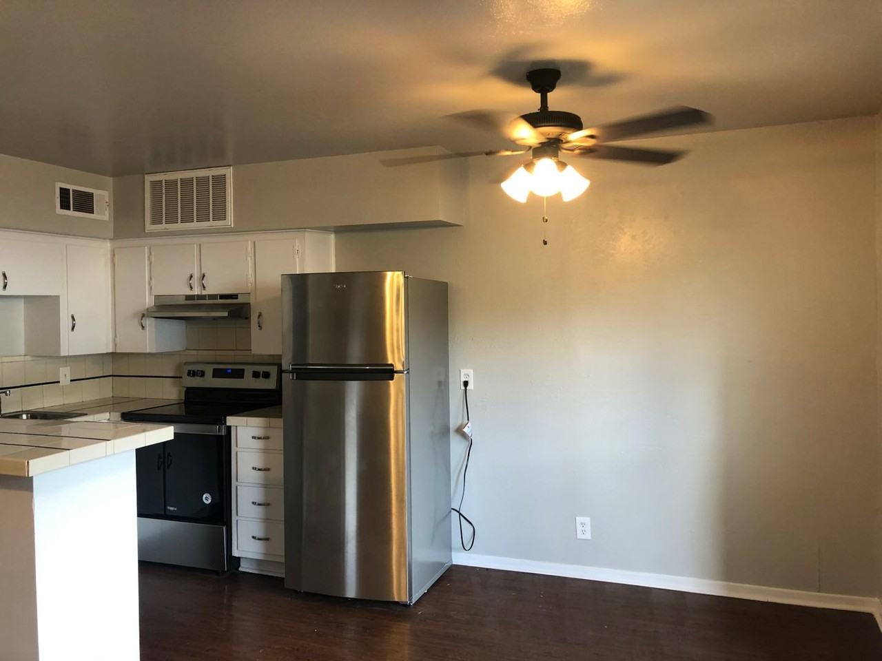 308 Smith St - Photo 5 of 6