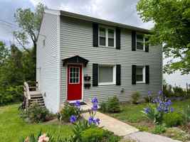 featured image of 208 N Lewis St