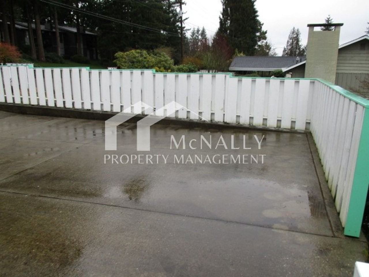 6013B Soundview Dr - Photo 2 of 14