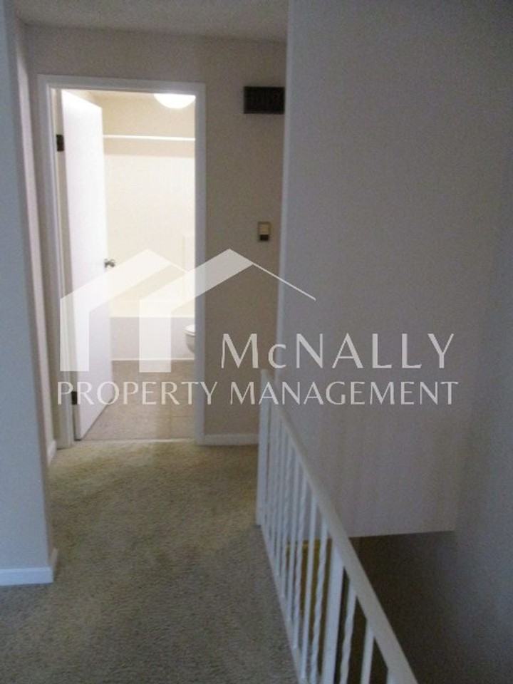 6013B Soundview Dr - Photo 6 of 14