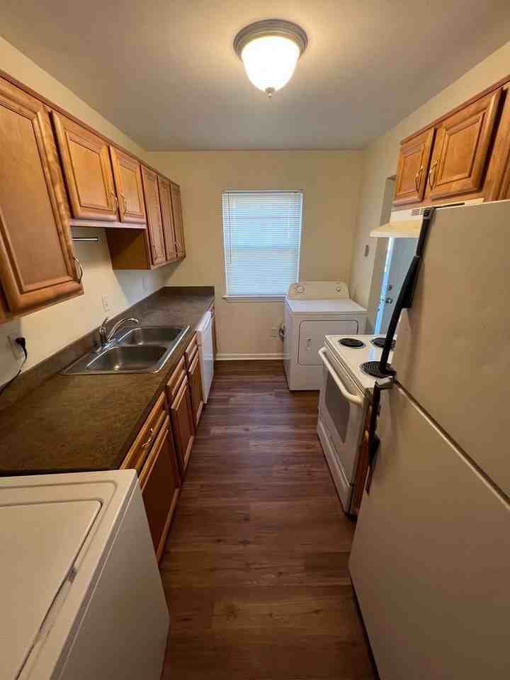 936 Maryland Ave - Photo 3 of 21