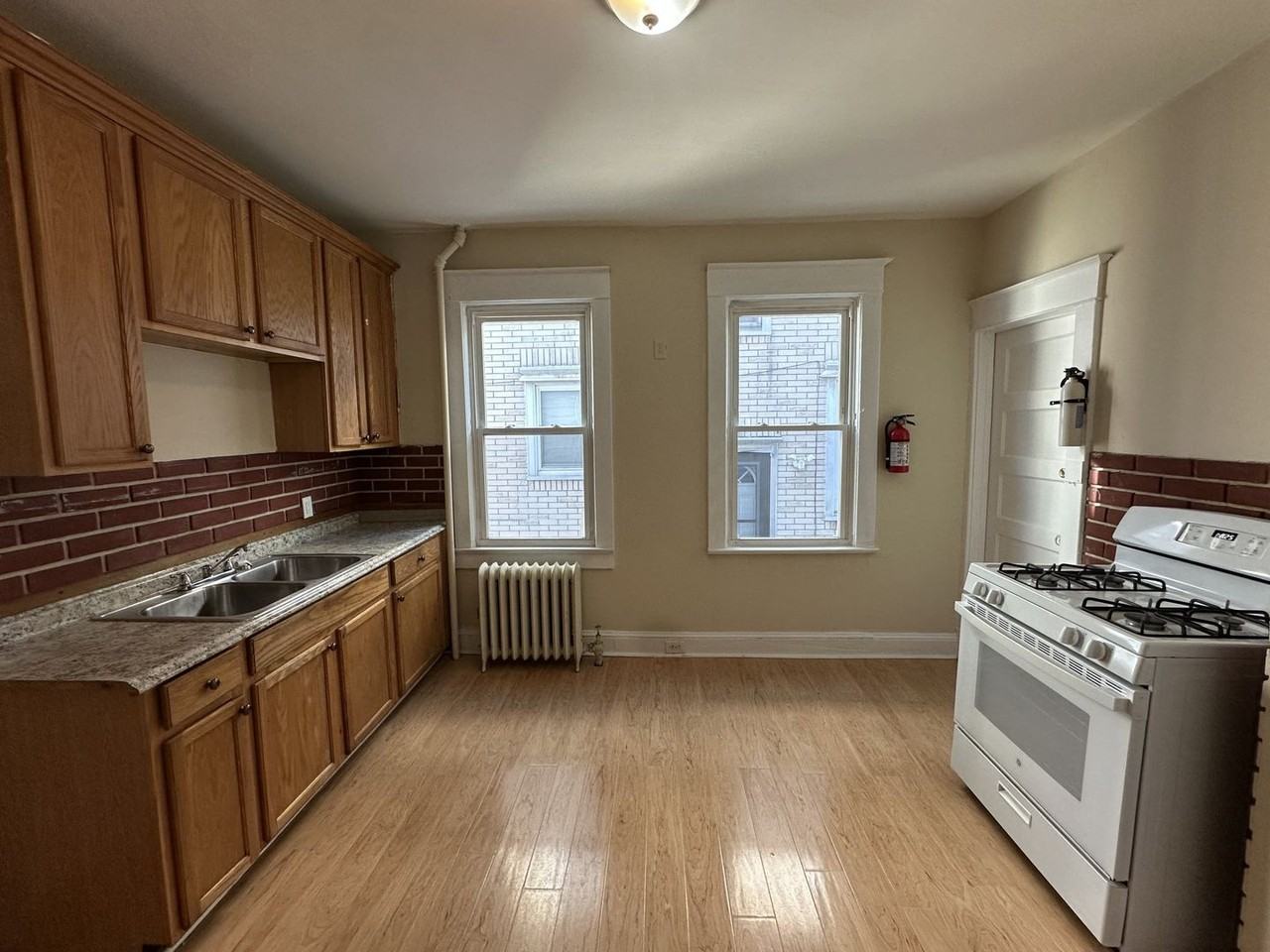 66 Louis St - Photo 5 of 10