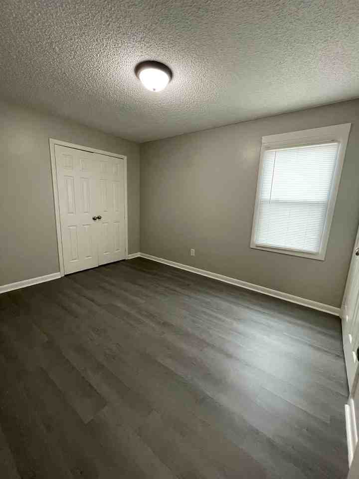 225 E Bryant St - Photo 7 of 16