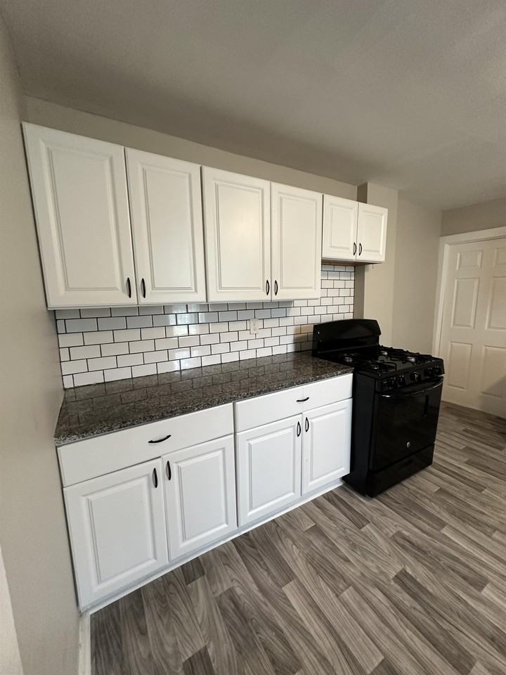 3828 Eaststreet - Photo 3 of 15