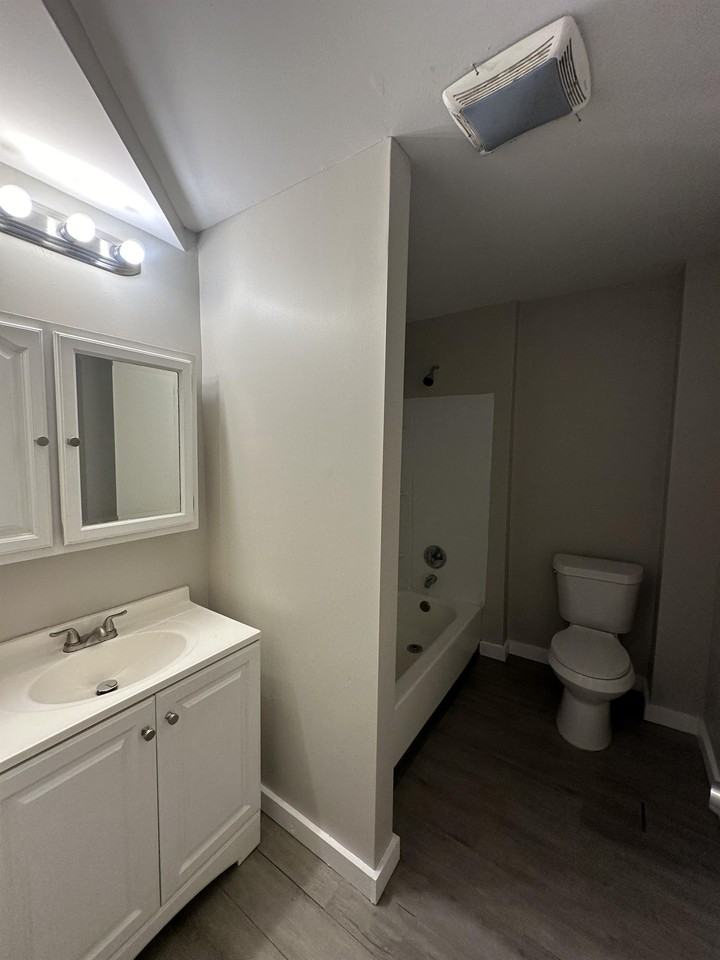 3828 Eaststreet - Photo 6 of 15