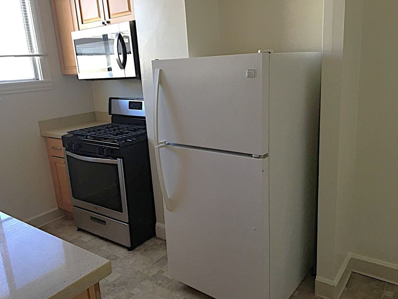 2320 Haste St #16 - Photo 4 of 13