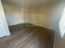 featured image of 1015 E Navajo St