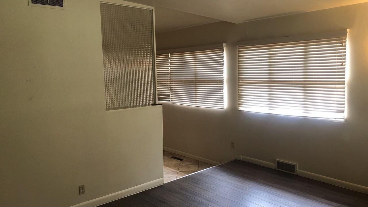 1313-1315 NE Harvey Road - Photo 5 of 41