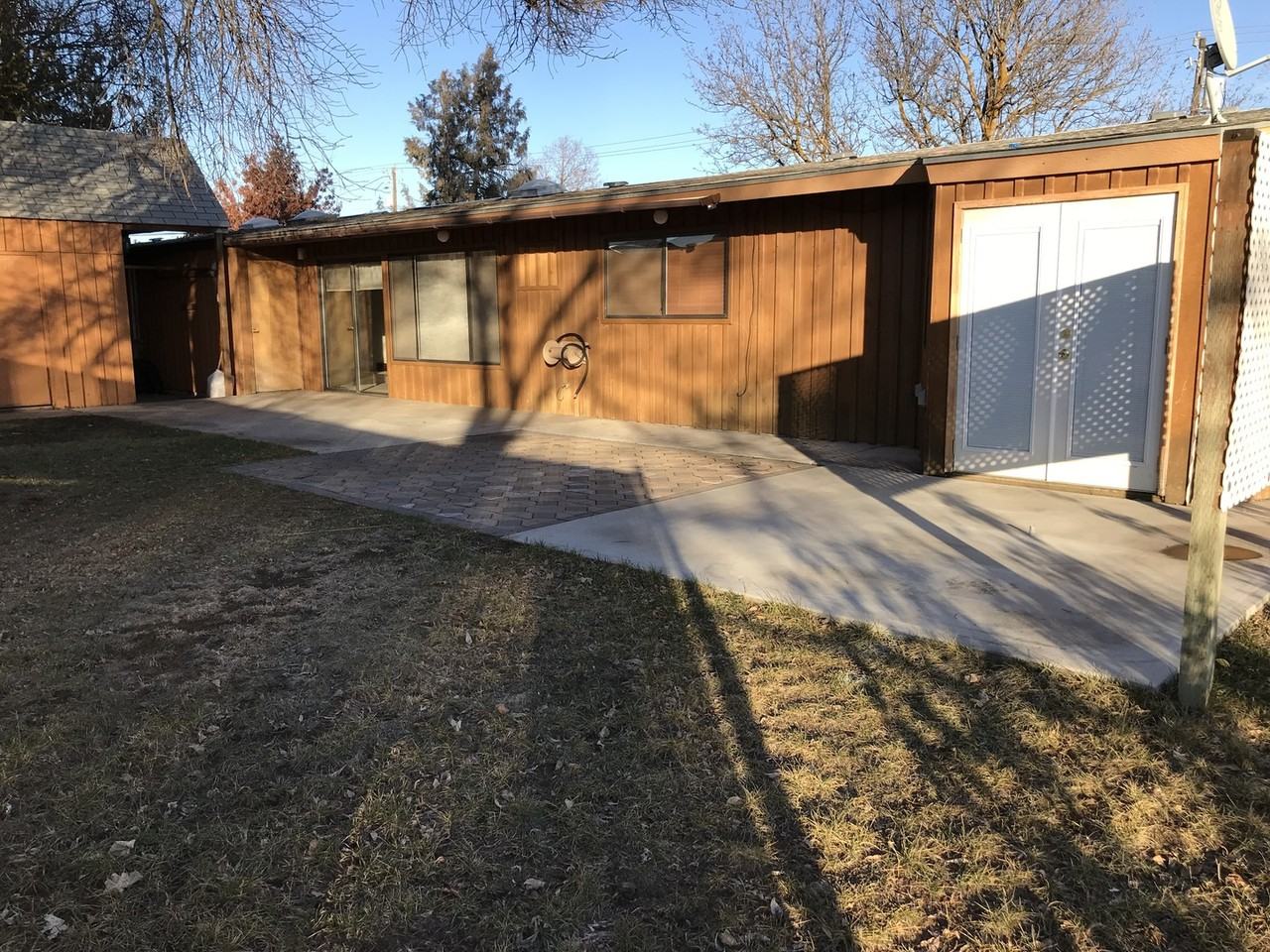 205 Daley Dr - Photo 2 of 19