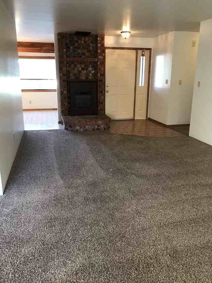 205 Daley Dr - Photo 3 of 19