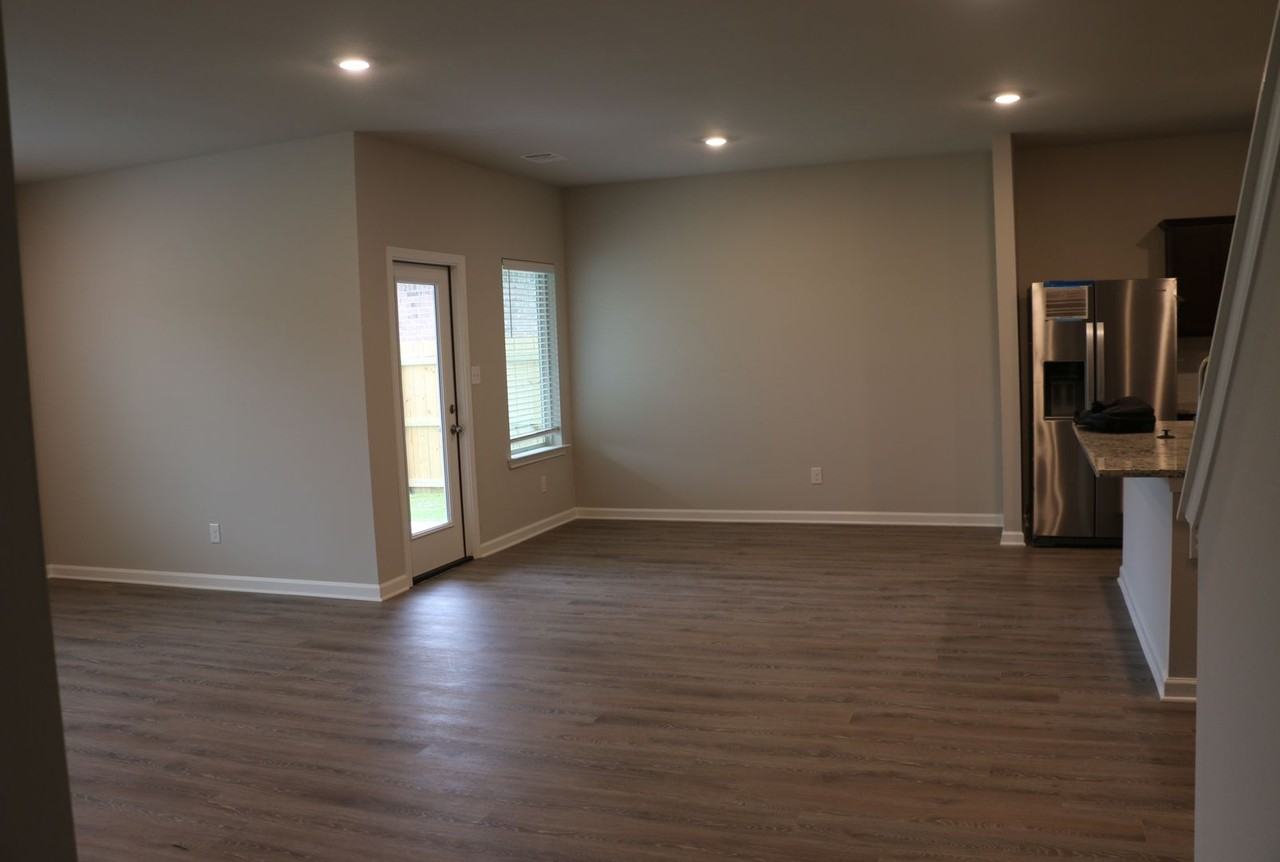 7504 Scarlet Oak Dr - Photo 3 of 11