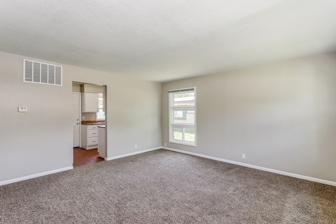 4941 E Morris St - Photo 2 of 8