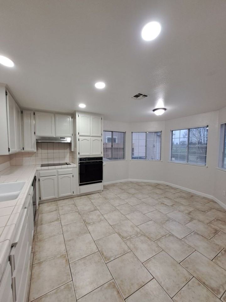 4109 W Cornell Ave - Photo 4 of 21