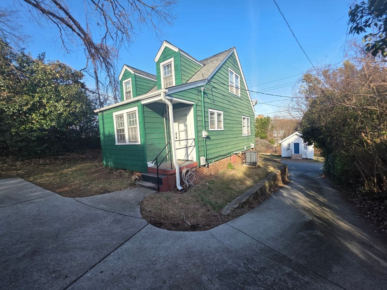 310 S Spring St - Photo 3 of 18