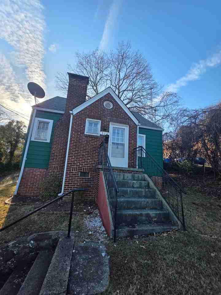 310 S Spring St - Photo 4 of 18