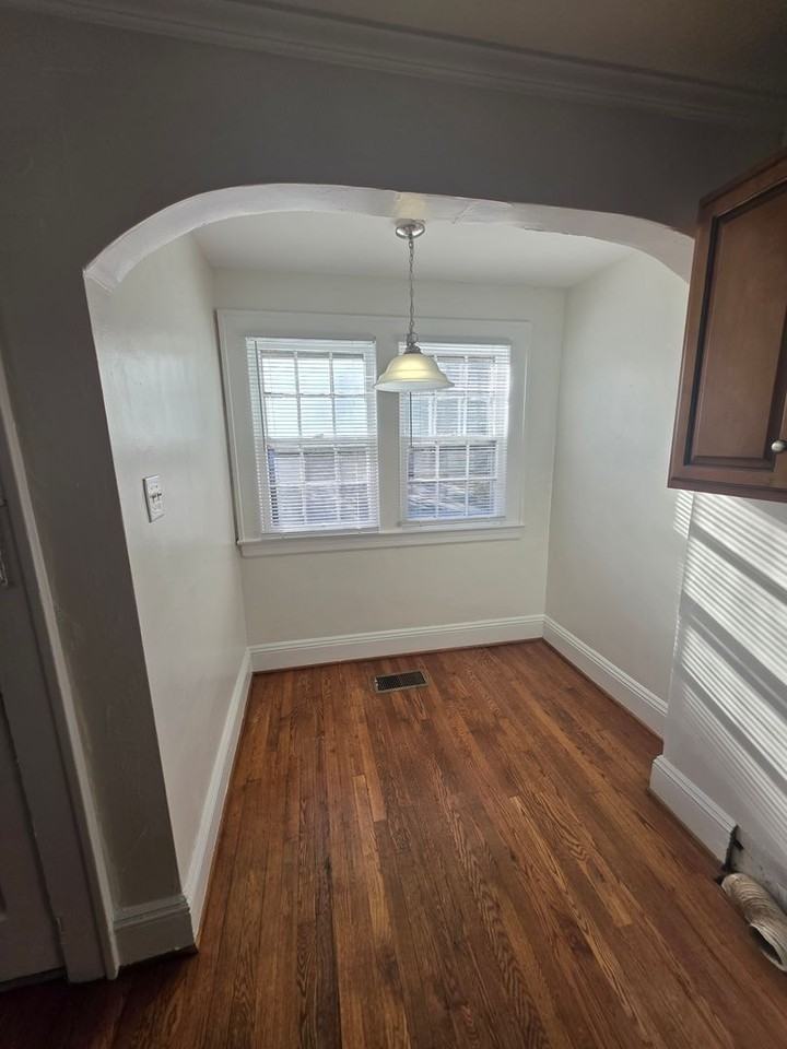 310 S Spring St - Photo 5 of 18