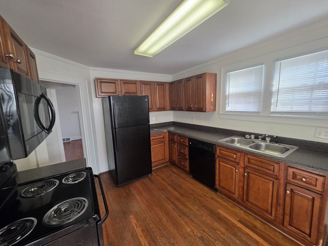 310 S Spring St - Photo 6 of 18