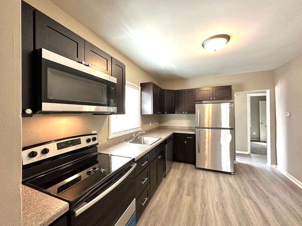 721 N 7th Ave E - Photo 2 of 16