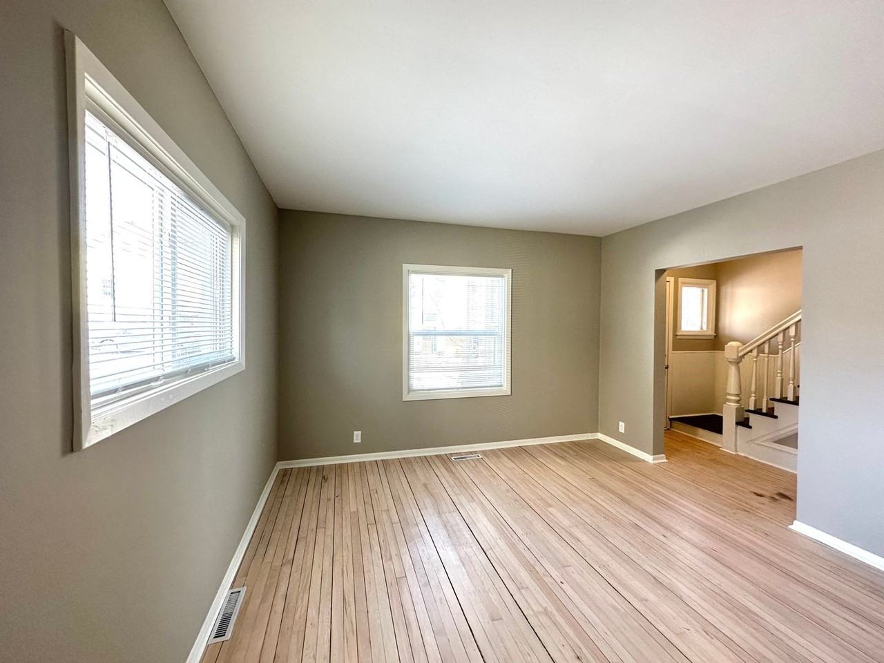 721 N 7th Ave E - Photo 3 of 16