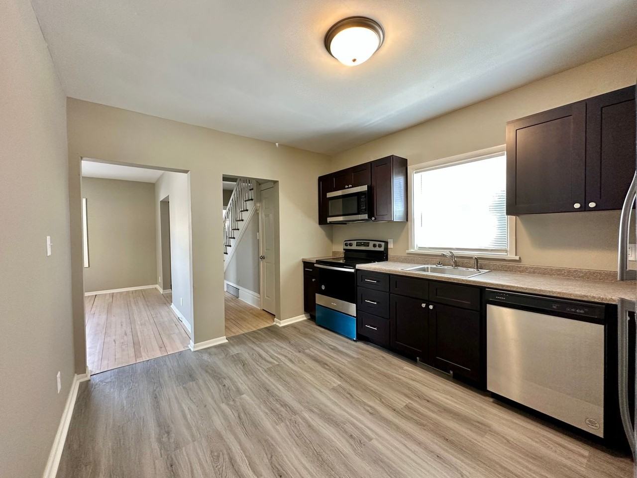 721 N 7th Ave E - Photo 4 of 16