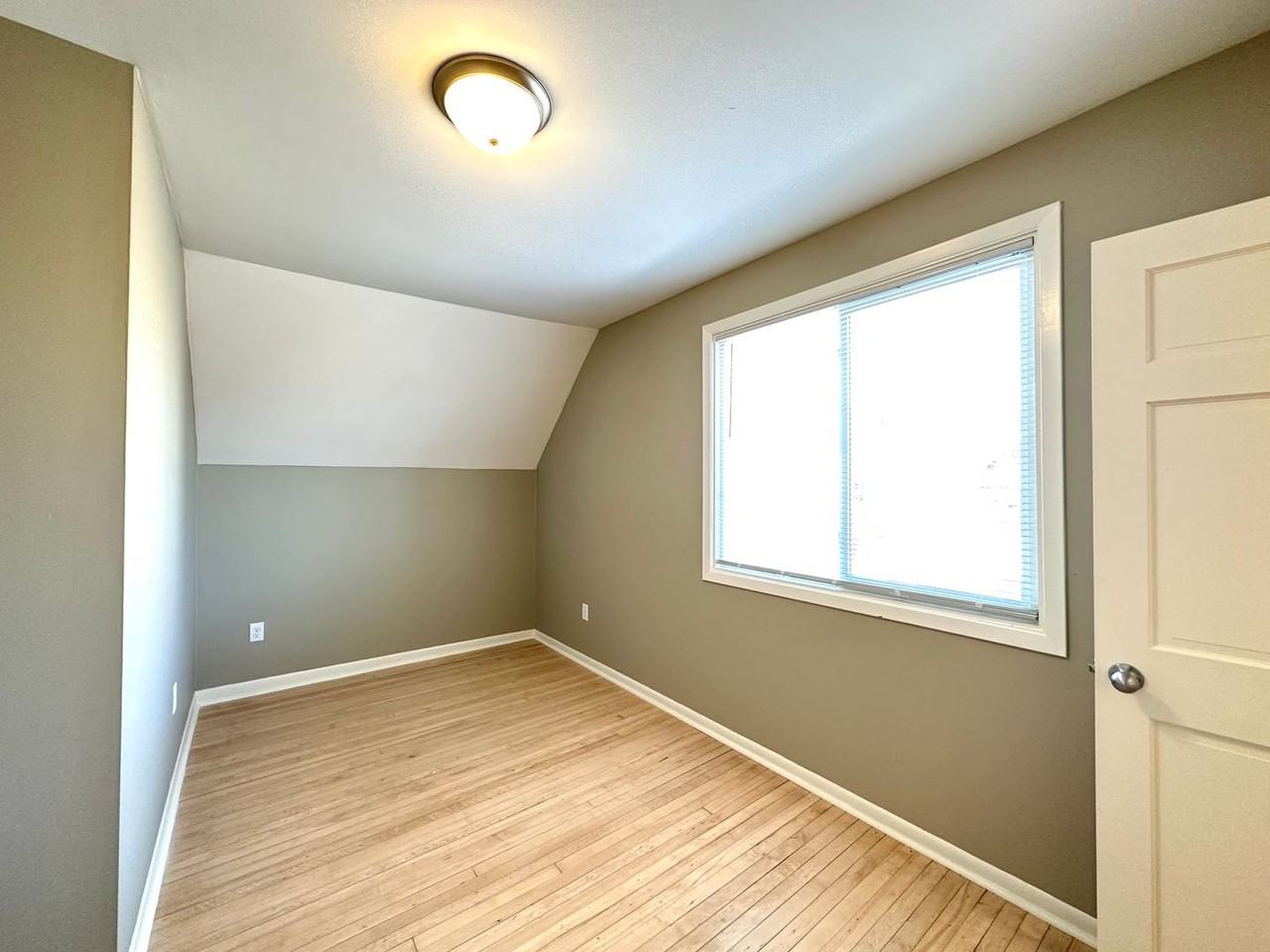 721 N 7th Ave E - Photo 7 of 16